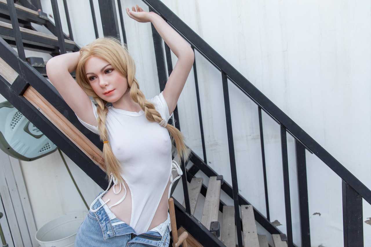 Valda : Sensual Pink-Haired Teen - A Cup Breasts Anmodolls Starpery