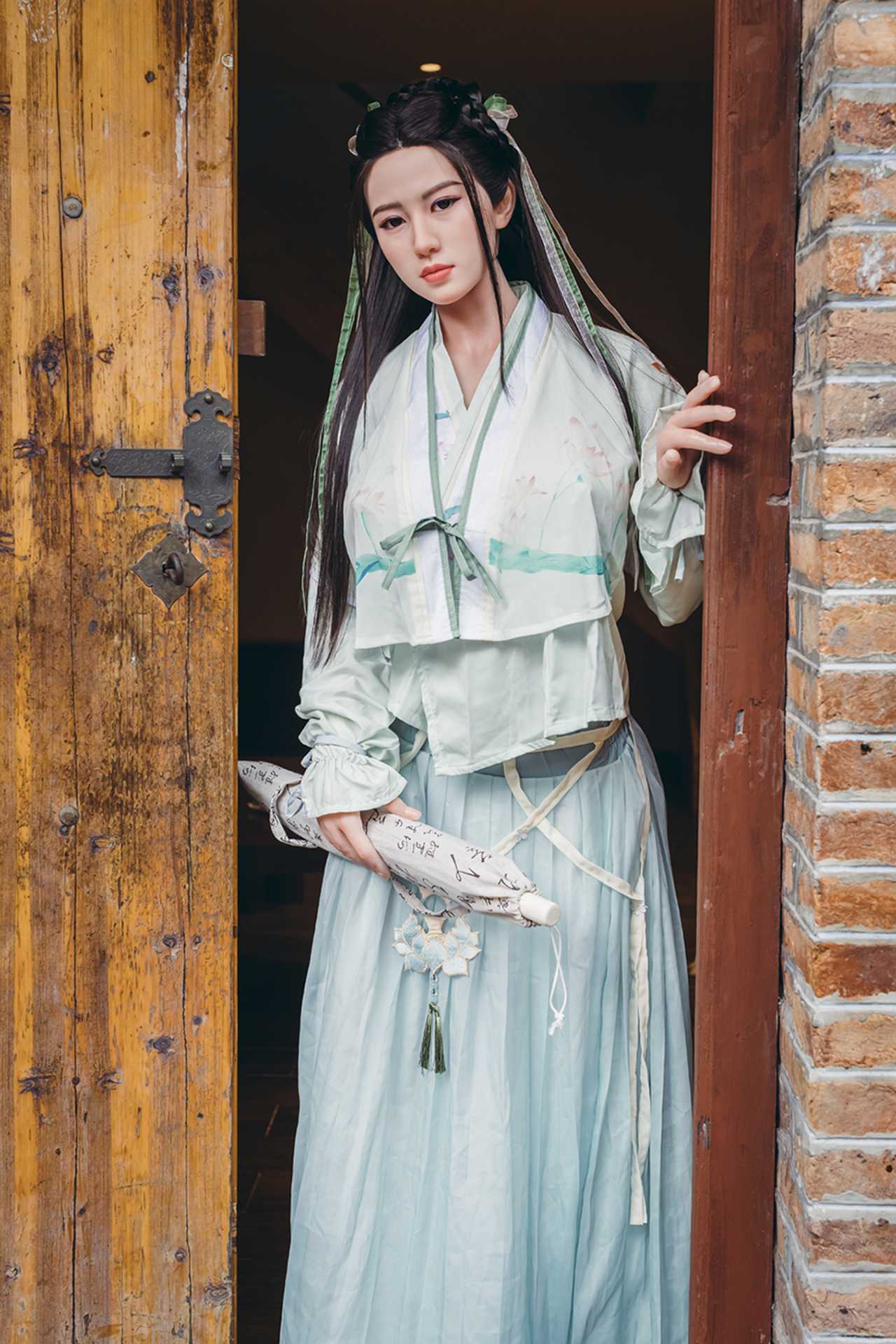 Starpery Sex Doll Amarante: Sexy Brunette Asian Woman in Traditional Dress Anmodolls Starpery