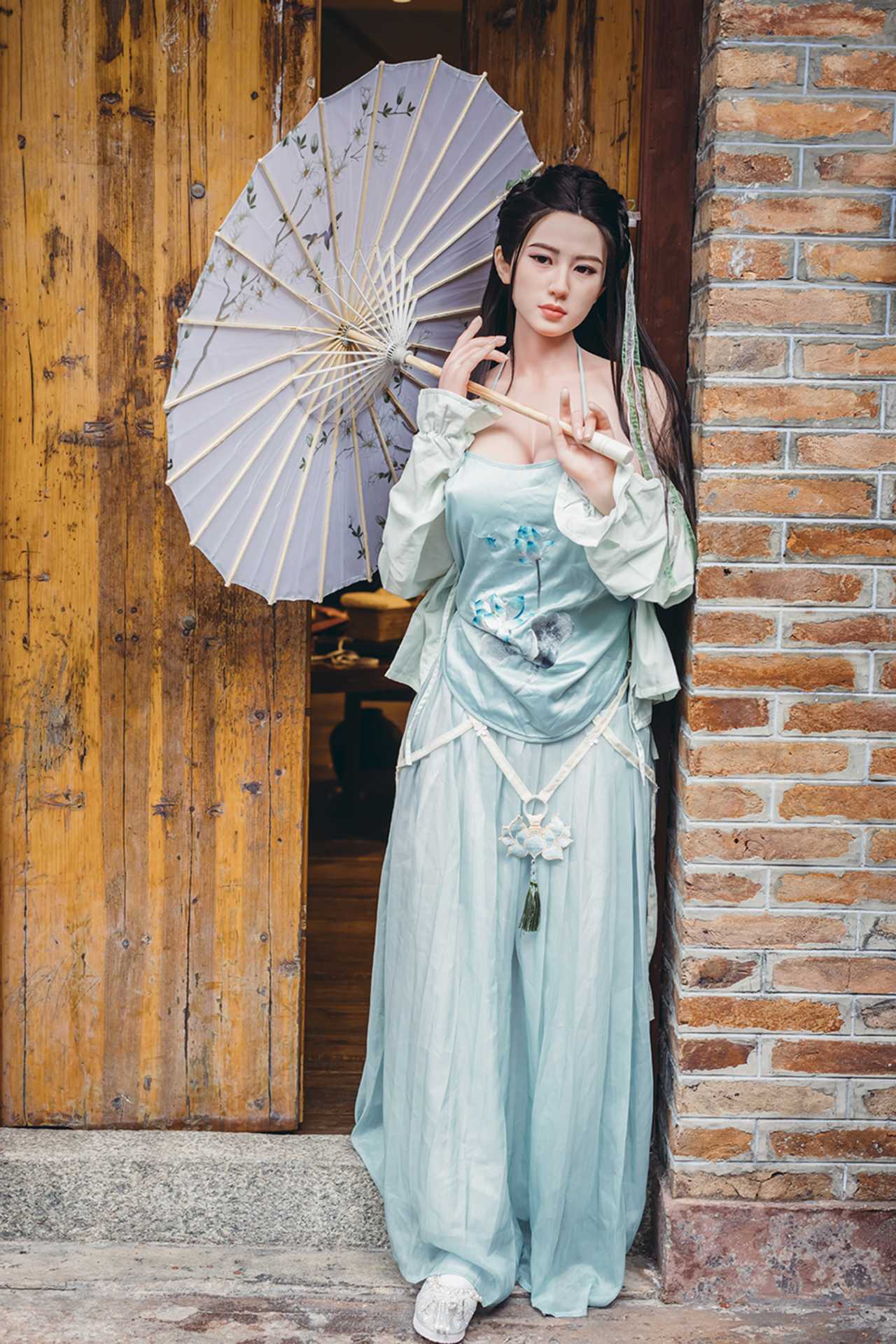Starpery Sex Doll Amarante: Sexy Brunette Asian Woman in Traditional Dress Anmodolls Starpery